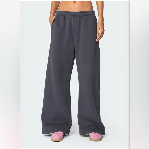 Edikted Bonney Bow Detail Sweatpants - Picture 3 of 9